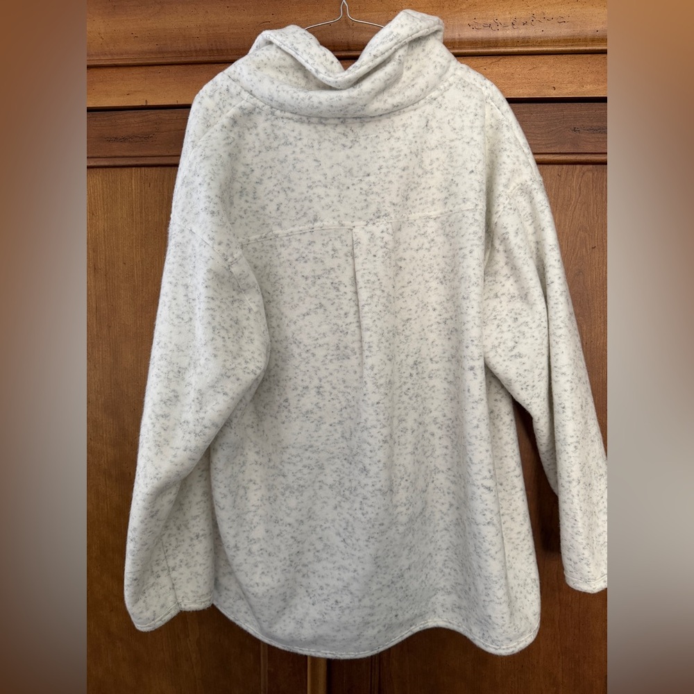 Chelsea DeBoer by Lily & Lottie Fleece Pullover - Picture 3 of 4